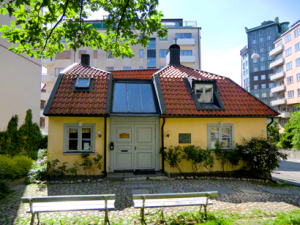 Drottning Kristinas Jaktslott från trädgården. Foto: Helio Duarte