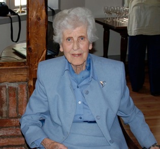 Inga-Britt Fredholm, hedersledamot Kulturminnesföreningen Otterhällans hedersledamot Inga-Britt Fredholm på Jaktslottet. Foto: Lisa Björklund.